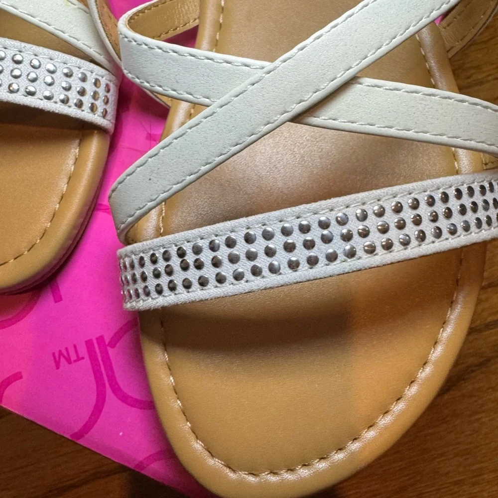 New in Box Sugar Miguelitos Ivory Strappy‎ Gladiator Sandals Summer Vacation